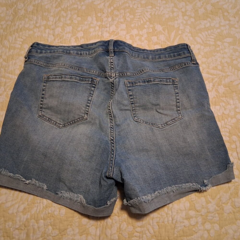 Women's Torrid shorts, Light Blue, size 16 - Picture 3 of 4